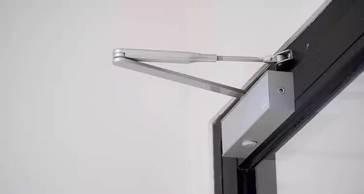 Screen Door Closer Repair in Oakleaf Plantation, FL