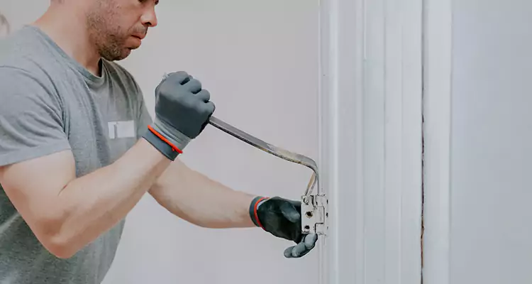 Cracked Door Jamb Repair in Oakleaf Plantation, FL