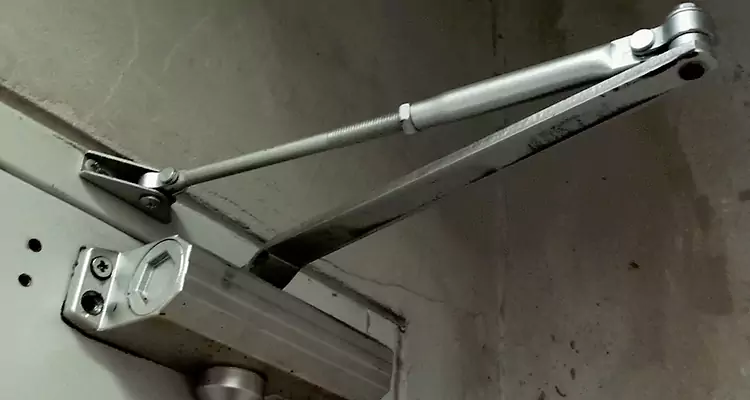 Door Closer Oil Leak Repair in Oakleaf Plantation, FL