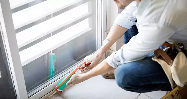 Dap Window Caulk Repair in Oakleaf Plantation, FL